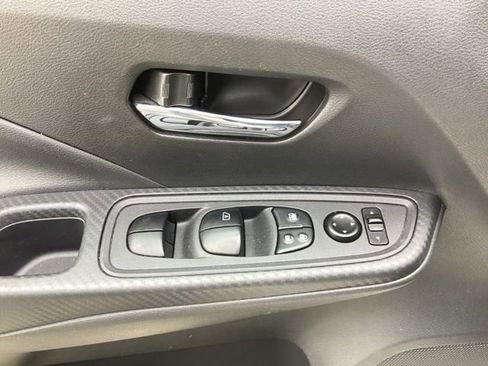 Used 2025 Nissan Versa SV FWD image 10