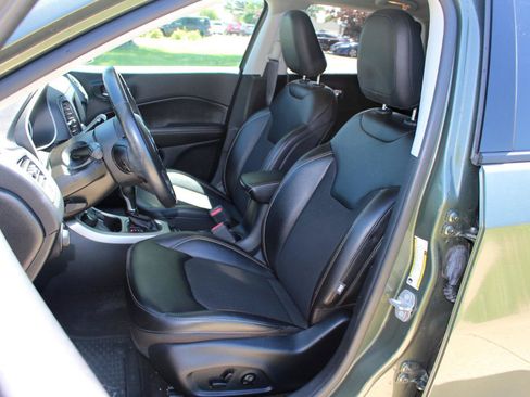 Used 2020 Jeep Compass Latitude w/ Popular Equipment Group AWD/4WD image 14
