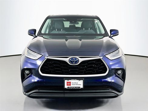 Certified 2021 Toyota Highlander LE image 3