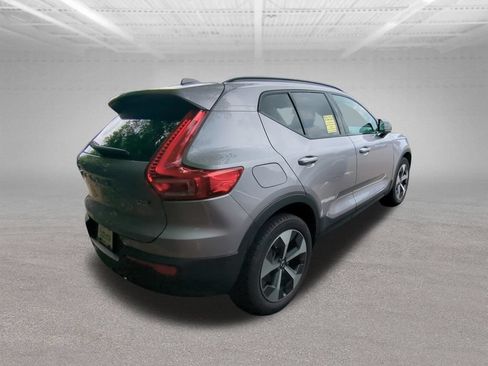 Used 2026 Volvo XC40 B5 Plus AWD/4WD image 8