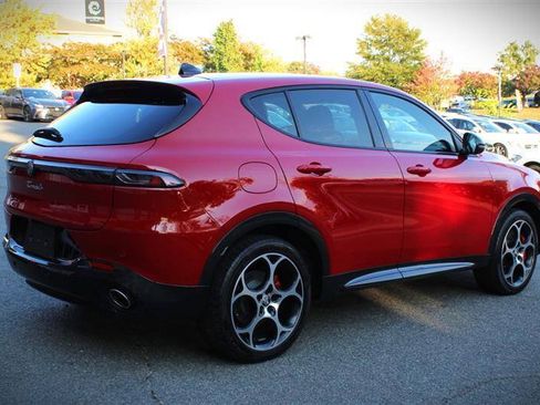 Used 2024 Alfa Romeo Tonale Veloce w/ Premium Interior Package AWD/4WD image 5