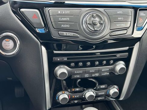 Used 2017 Nissan Pathfinder S AWD/4WD image 22