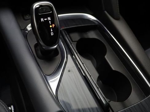 Used 2020 Buick Enclave Essence image 11