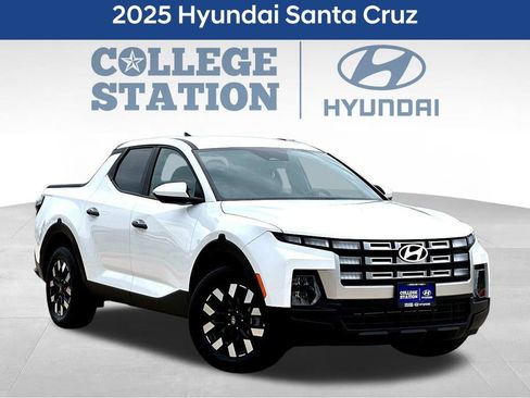 Used 2025 Hyundai Santa Cruz SE FWD image 3