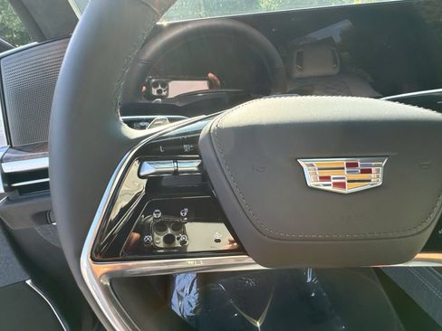 Used 2026 Cadillac Escalade Platinum Sport w/ LPO, Floor Liner Package RWD image 17