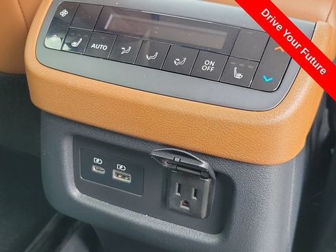 Used 2025 Nissan Pathfinder Platinum FWD image 24