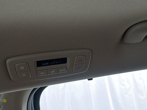 New 2026 Kia Carnival EX FWD image 43