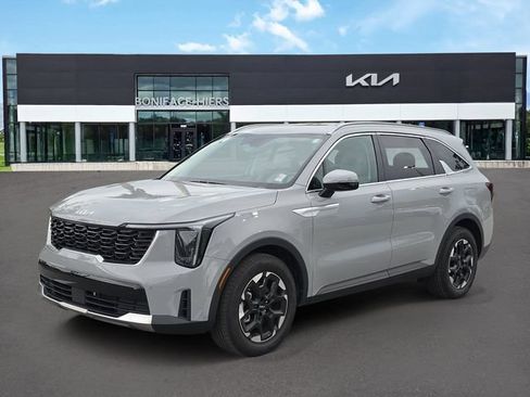 Certified 2025 Kia Sorento S FWD image 2