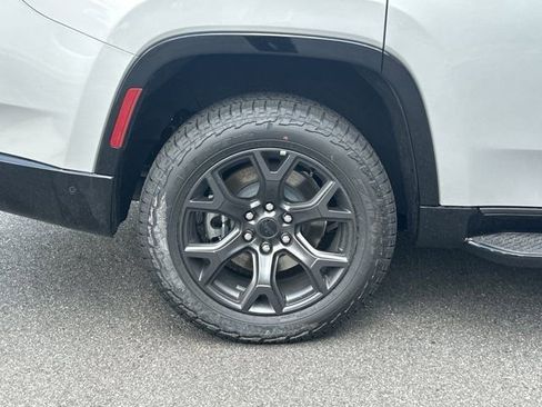 New 2026 Jeep Grand Wagoneer 4WD image 17