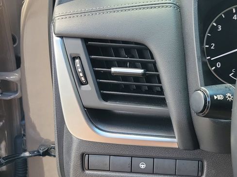 Used 2025 Nissan Rogue SV FWD image 31