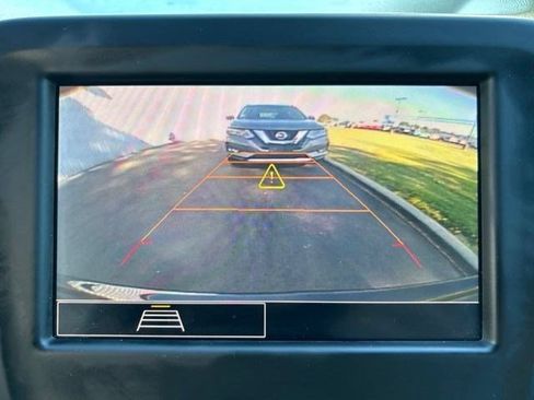 Used 2022 Chevrolet Equinox LT w/ Driver Convenience Package FWD image 24