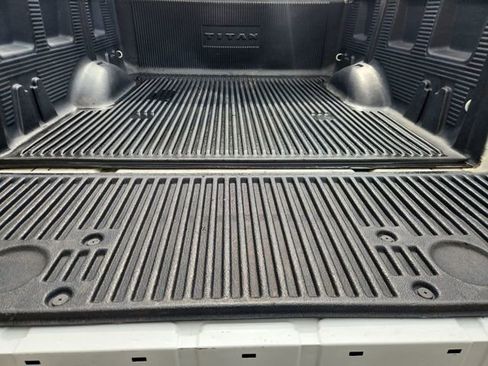 Used 2018 Nissan Titan SV w/ SV Convenience Package image 25