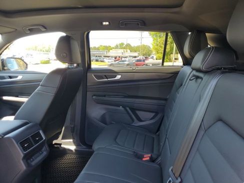 Used 2025 Volkswagen Atlas Cross Sport SEL image 10