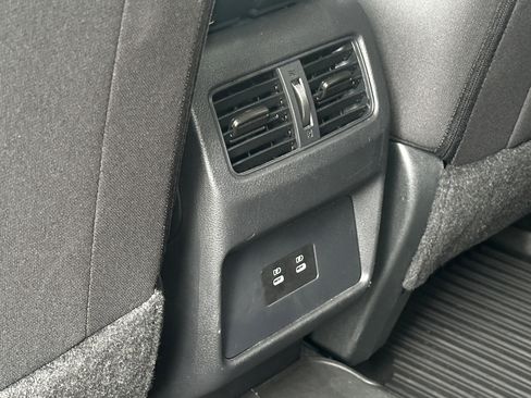 Used 2024 Nissan Rogue SV FWD image 11