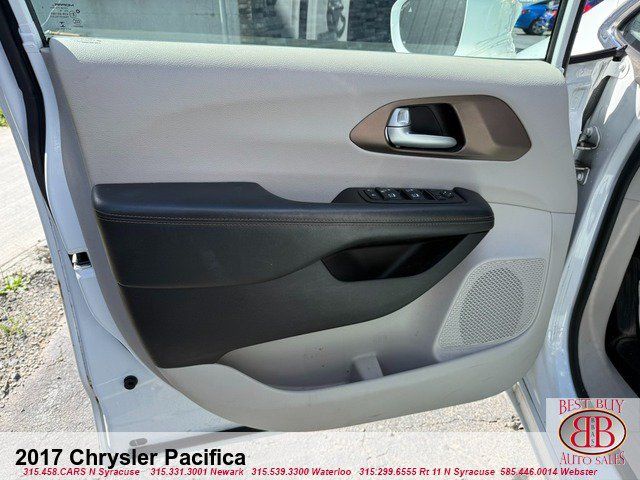 Used 2017 Chrysler Pacifica Touring-L Plus w/ Advanced Safetytec Group FWD image 9