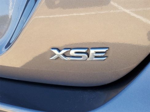 Used 2018 Toyota Camry XSE image 6