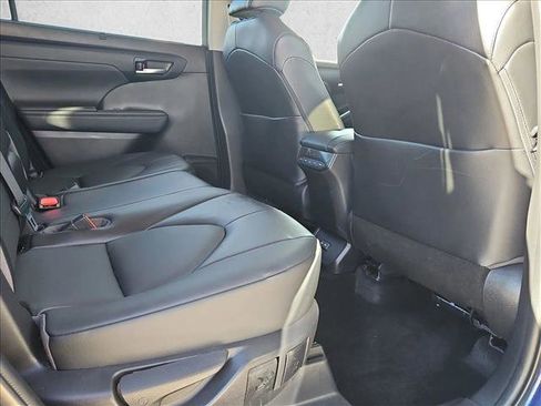 Used 2022 Toyota Highlander XLE image 22