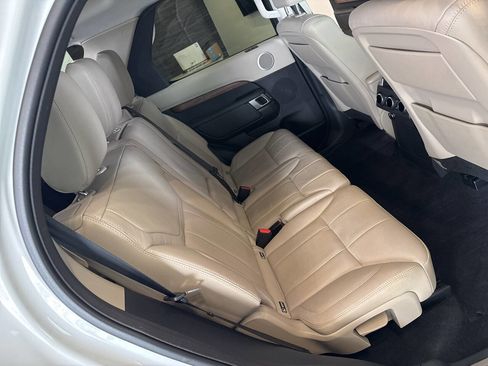 Used 2017 Land Rover Discovery HSE image 39