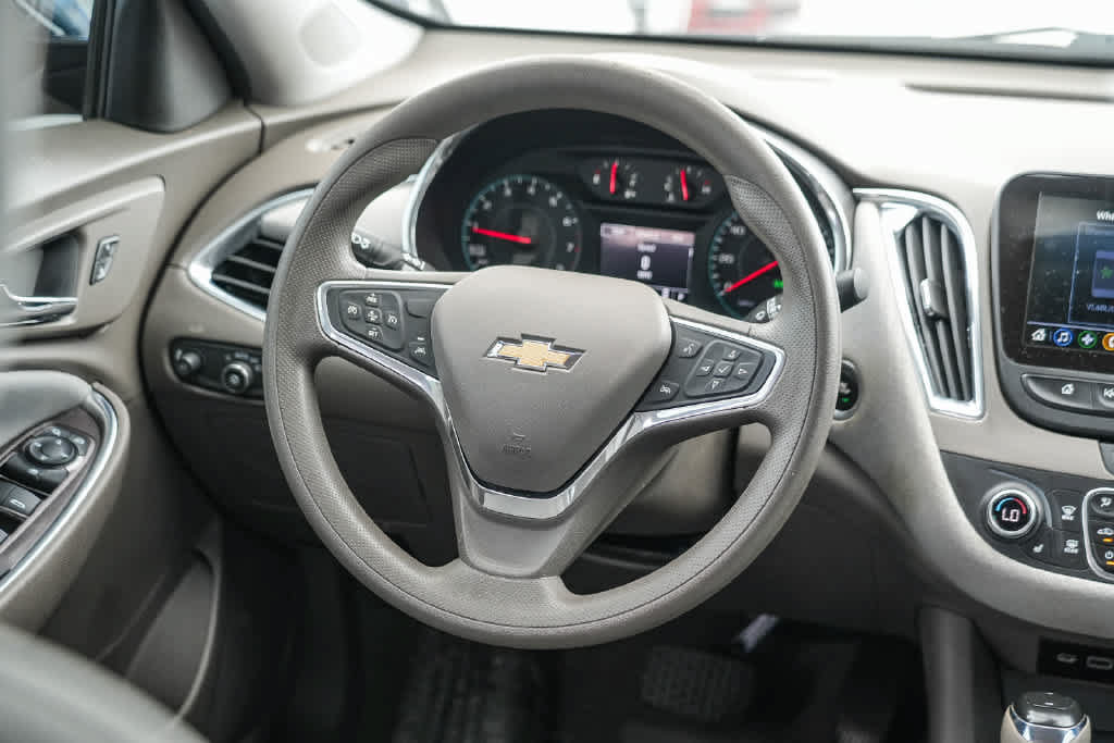 Used 2020 Chevrolet Malibu LT FWD image 15