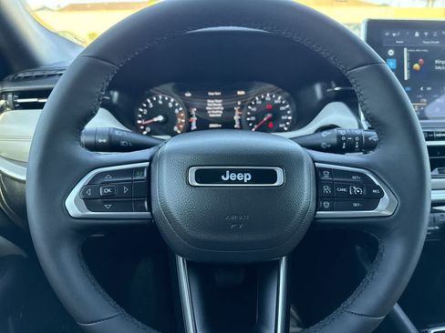 Used 2025 Jeep Compass Limited AWD/4WD image 27