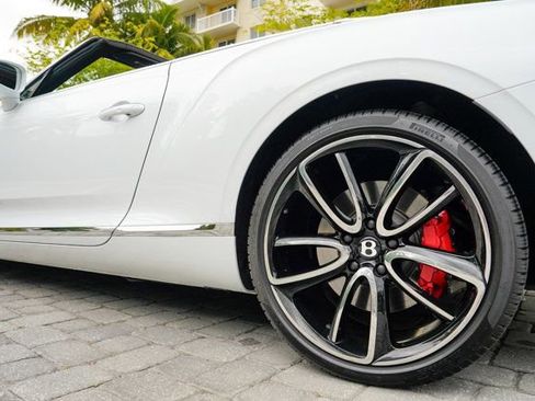 Used 2024 Bentley Continental GT V8 image 18