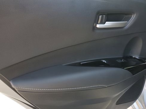 Used 2025 Toyota Corolla SE w/ SE Package image 13