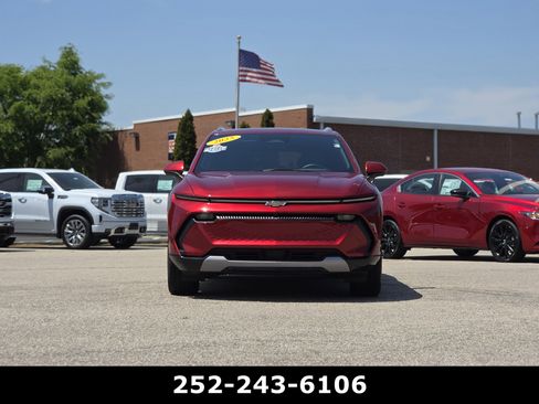 Used 2025 Chevrolet Equinox EV LT w/ Convenience Package FWD image 2