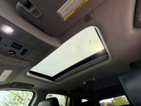 Used 2018 Chevrolet Tahoe LT AWD/4WD image 18