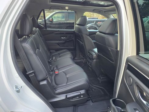 Certified 2023 Honda Pilot Touring image 12