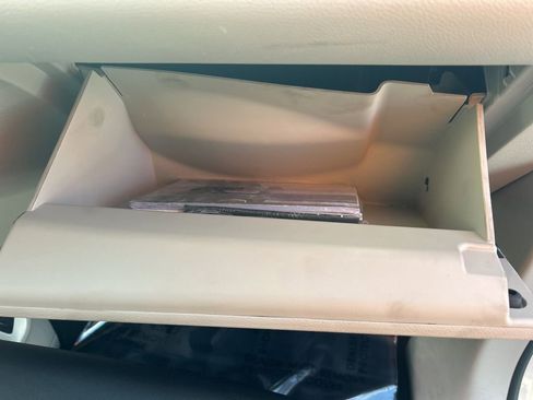 Used 2024 Chrysler Pacifica Touring-L image 26