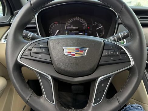 Used 2017 Cadillac XT5 FWD image 19