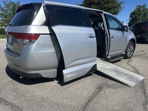 Used 2015 Honda Odyssey Touring Elite image 2