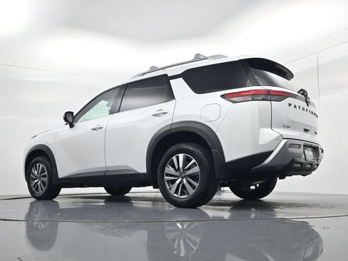 Used 2025 Nissan Pathfinder SL w/ Black Appearance Package AWD/4WD image 54