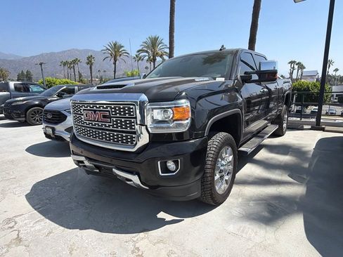 Used 2018 GMC Sierra 2500 Denali w/ Duramax Plus Package AWD/4WD image 3