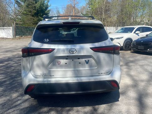 Used 2023 Toyota Highlander XLE image 7
