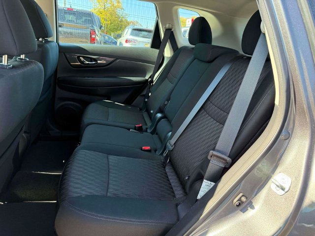 Used 2018 Nissan Rogue S AWD/4WD image 13