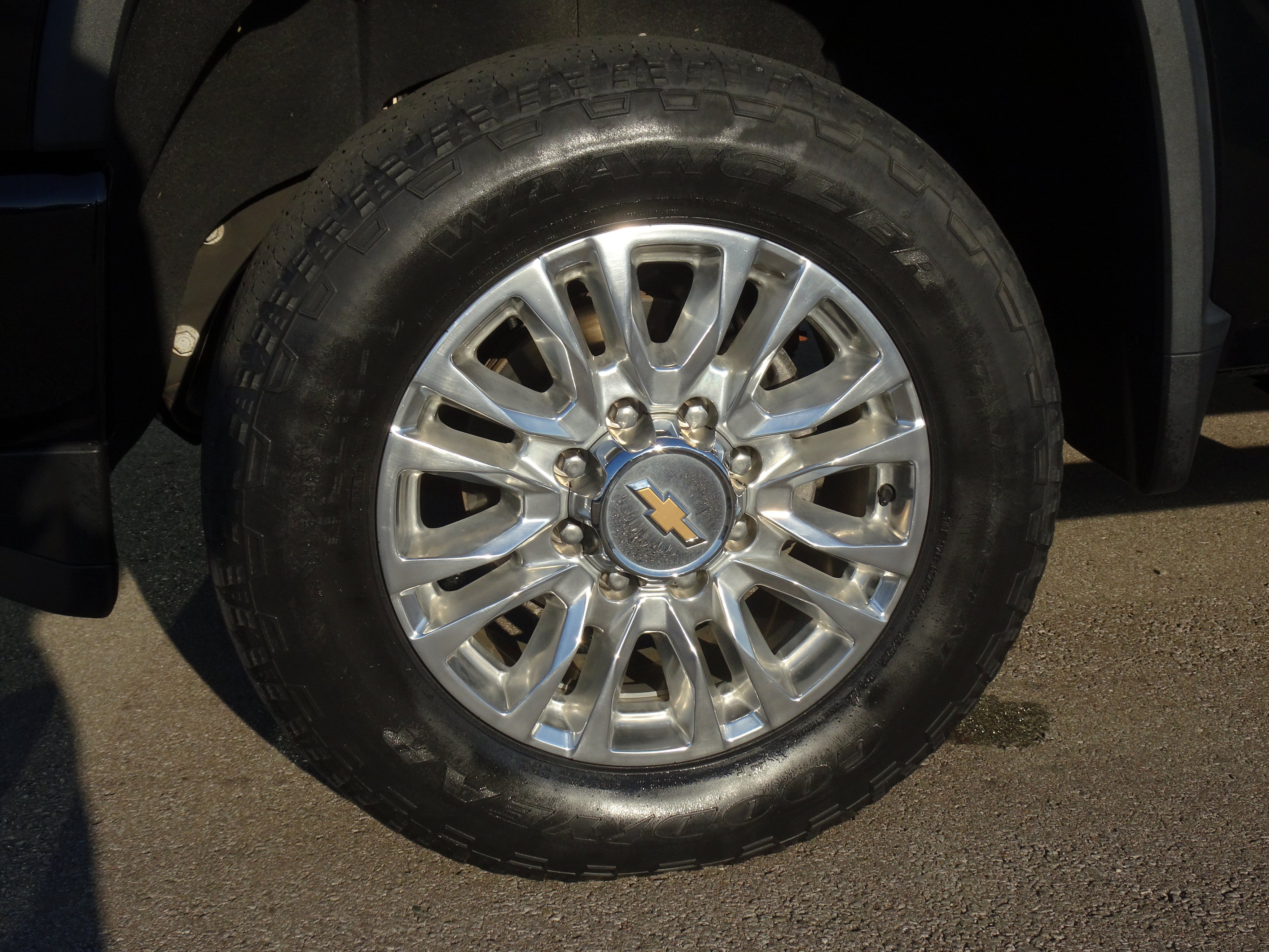 Used 2022 Chevrolet Silverado 2500 High Country w/ LPO, Dark Essentials Package AWD/4WD image 30