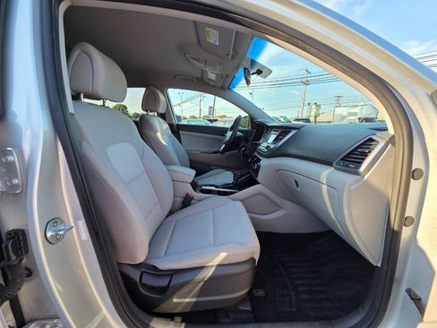 Used 2018 Hyundai Tucson SE FWD image 32