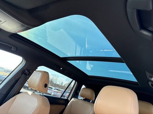 Used 2023 Volkswagen Tiguan SE R-Line image 23