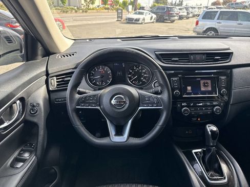Used 2019 Nissan Rogue SV AWD/4WD image 24