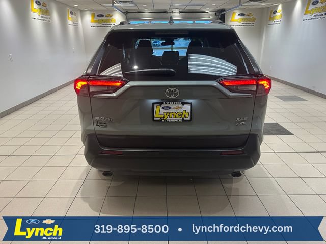 Used 2021 Toyota RAV4 XLE AWD/4WD image 21