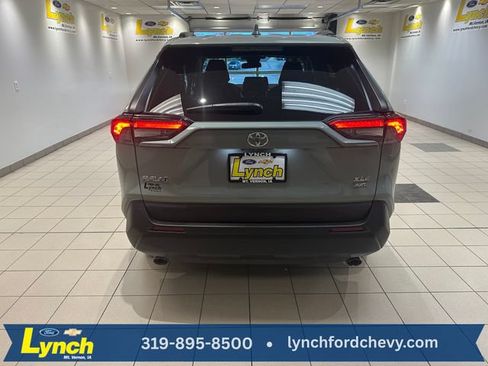 Used 2021 Toyota RAV4 XLE AWD/4WD image 21