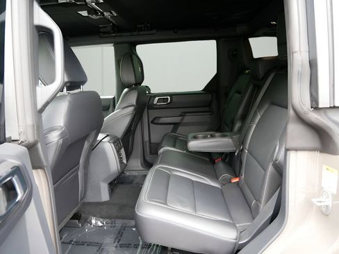 Used 2025 Ford Bronco Outer Banks w/ Sasquatch Package AWD/4WD image 18