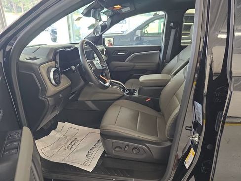 Used 2024 Chevrolet Colorado ZR2 w/ ZR2 Convenience Package III AWD/4WD image 13