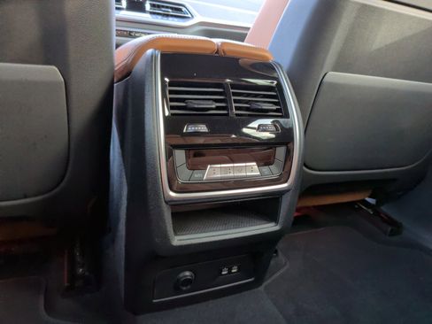 Used 2022 BMW X7 xDrive40i w/ M Sport Package AWD/4WD image 36