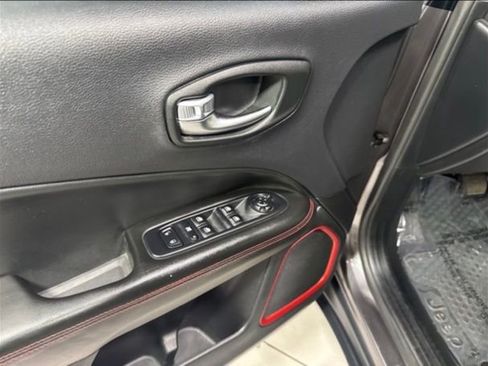 Used 2018 Jeep Compass Trailhawk w/ Navigation Group AWD/4WD image 11