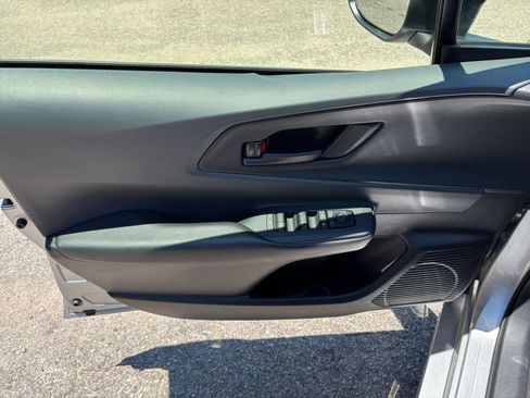Used 2025 Toyota Prius LE FWD image 18