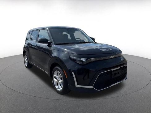Used 2025 Kia Soul LX w/ LX Technology Package FWD image 3