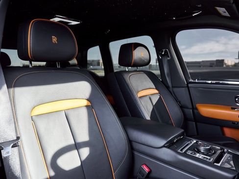 Used 2022 Rolls-Royce Cullinan Black Badge w/ Dark Exterior Package image 44