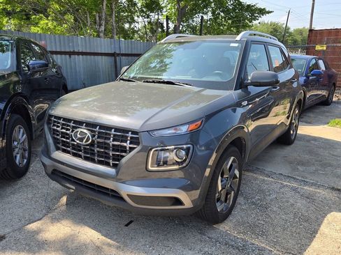 Used 2025 Hyundai Venue SEL FWD image 1